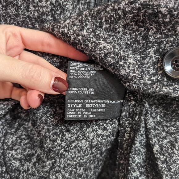 Novelti Black/Grey Cape - Picture 5 of 13